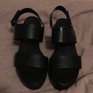 Size 11 black Aldo platform sandals